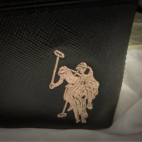 Vintage U.S. Polo Assn.Tan Interior crossbody purse - Picture 4 of 16